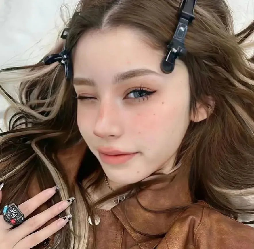 左撇子女人